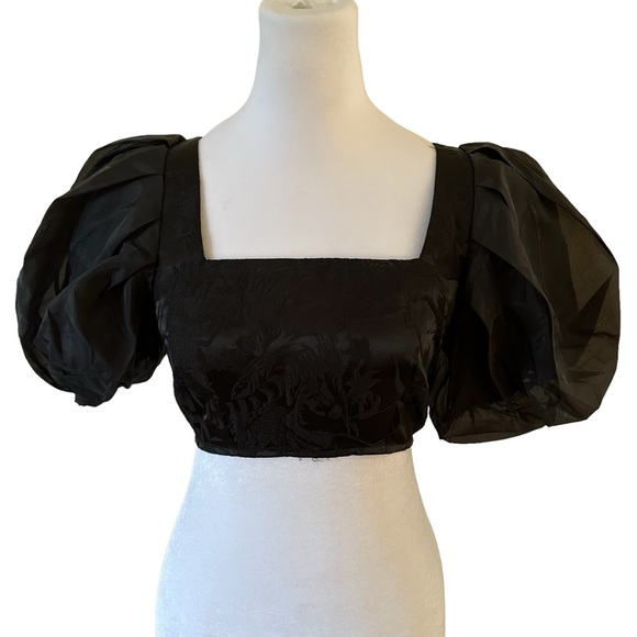 Future Collective Women’s Puff Short Sleeves Cropped Blouse Black Size 6 NWT - Picture 3 of 7